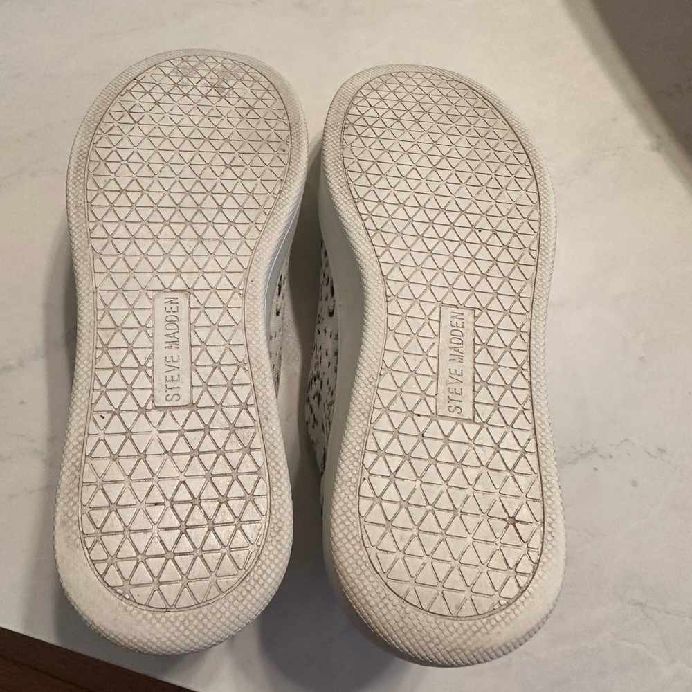 EUC Steve Madden Slip Ons - Picture 3 of 4